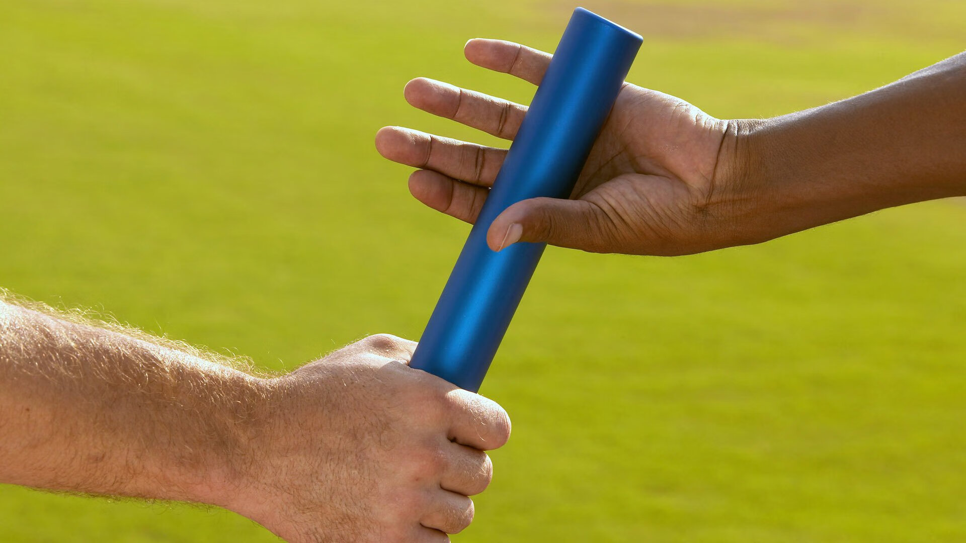 “三叉湖赛场上的滚球对决，选手挑战极限精准度”