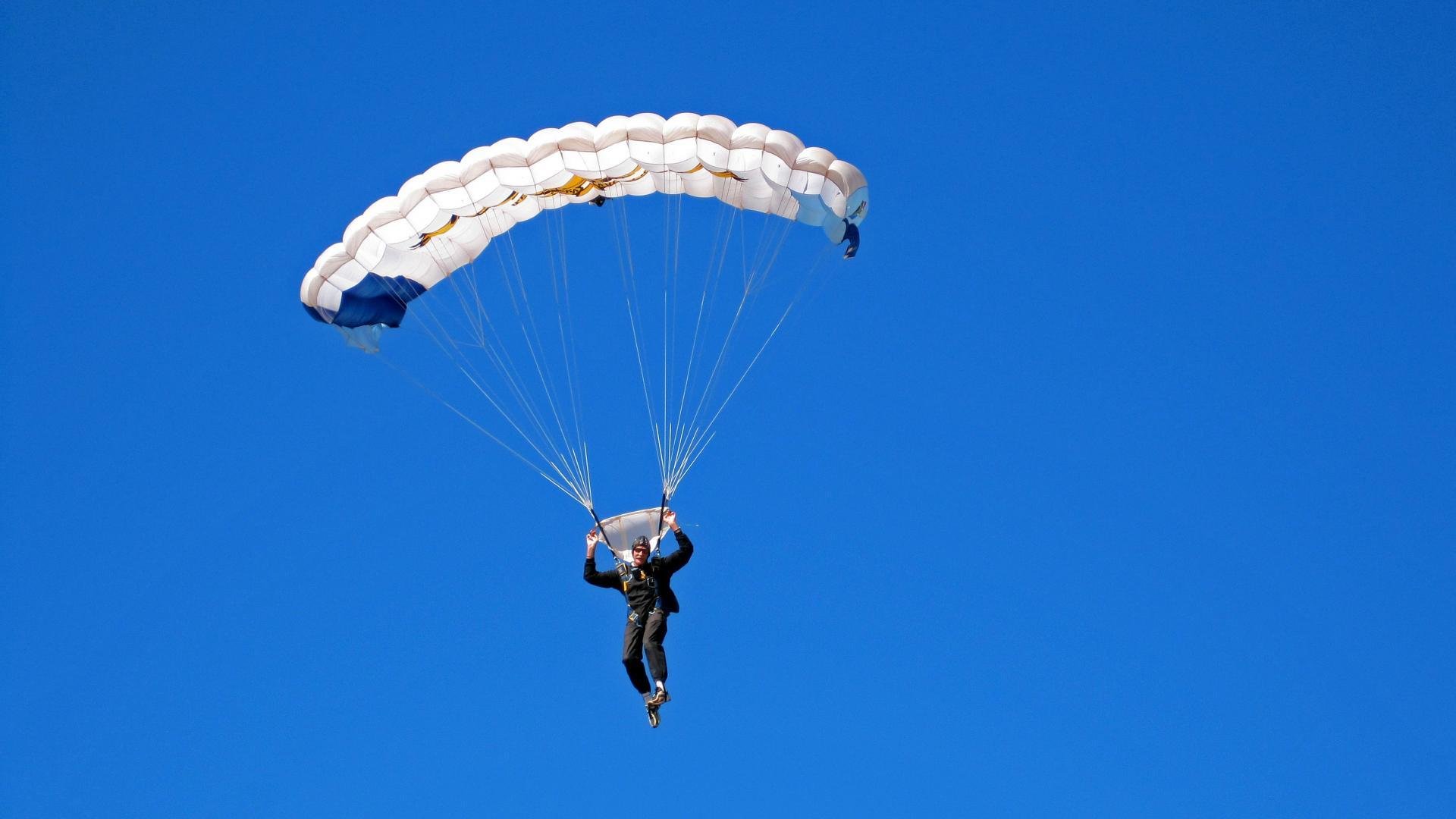 “家长与孩子同跑，牛仔3K亲子跑带来欢乐无限”